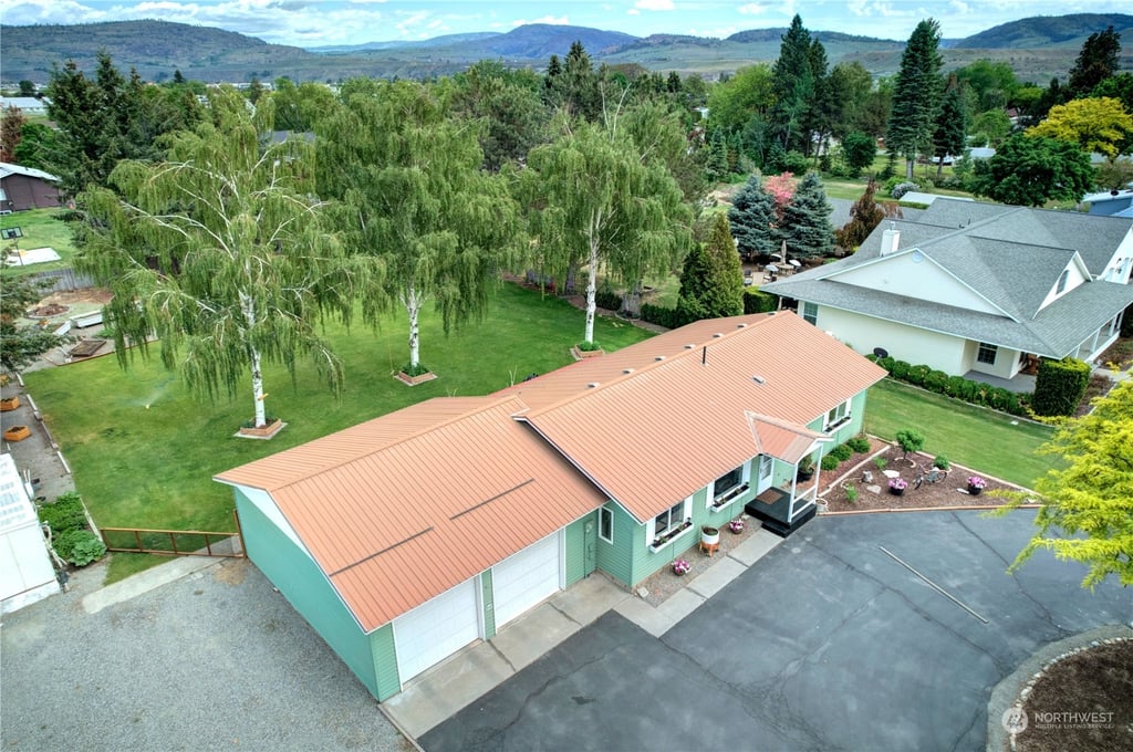 718 Kenwood Street Methow Valley Home Listings - North Cascade Land & Home Company Real Estate